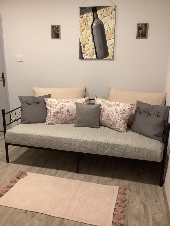 Ezuest Boroka Apartman 埃格尔 外观 照片