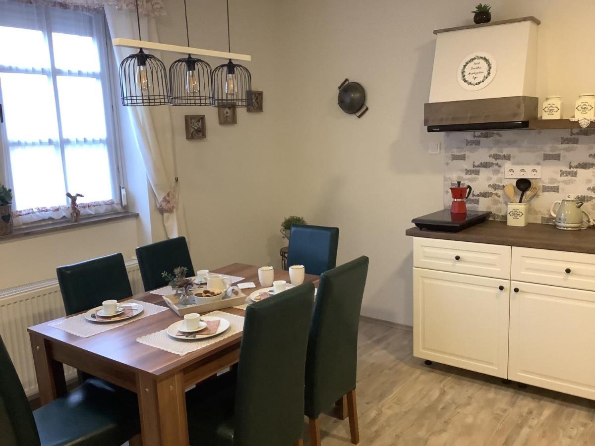 Ezuest Boroka Apartman 埃格尔 外观 照片