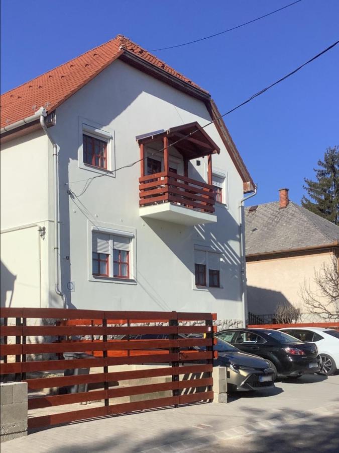 Ezuest Boroka Apartman 埃格尔 外观 照片