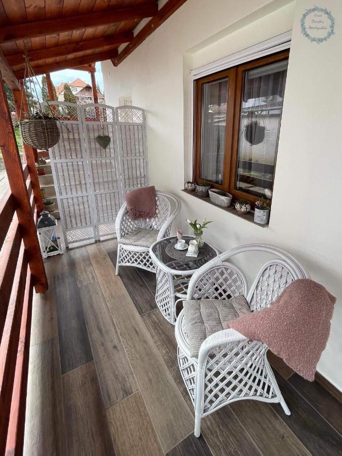 Ezuest Boroka Apartman 埃格尔 外观 照片